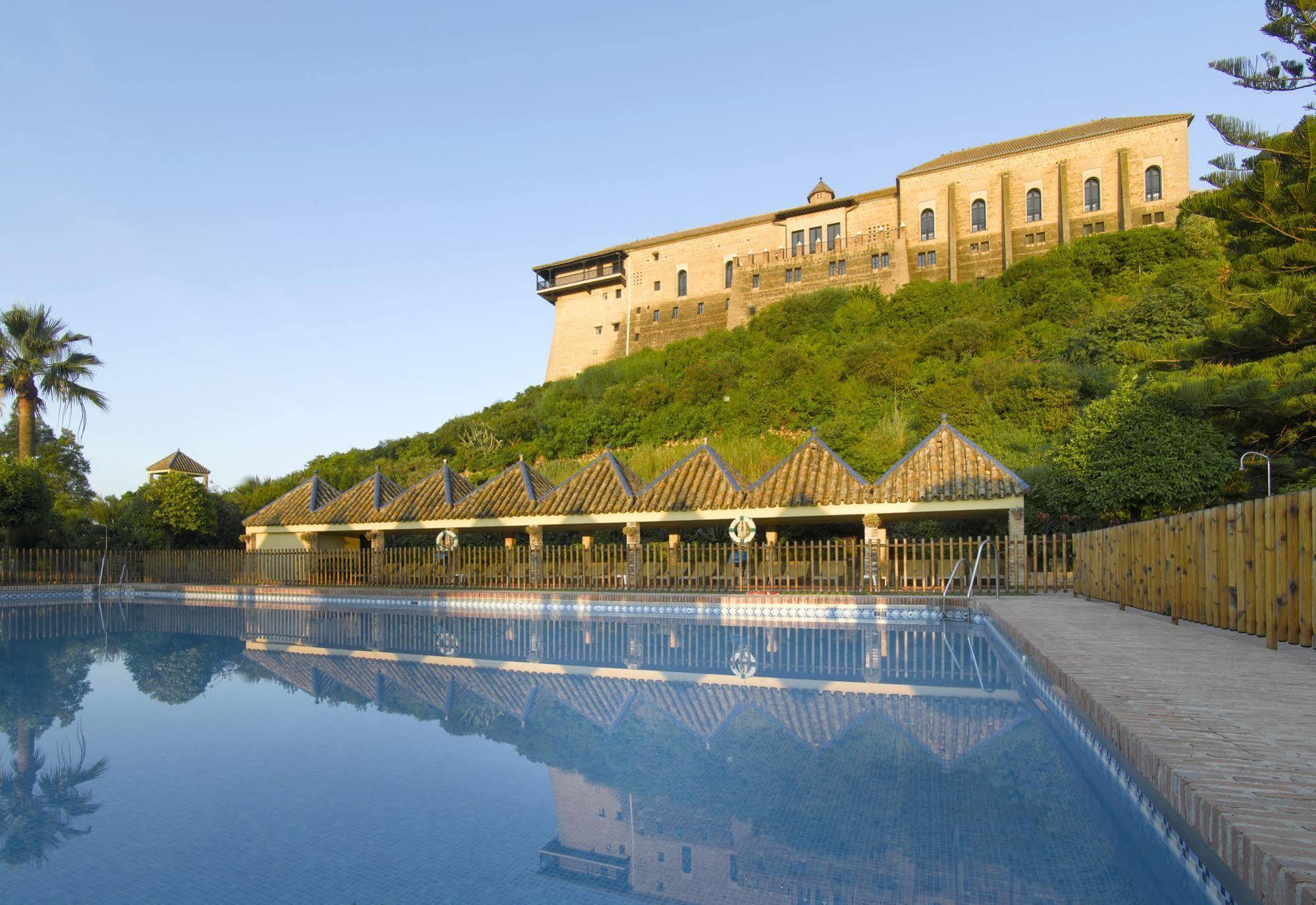 Parador De Carmona Exterior photo